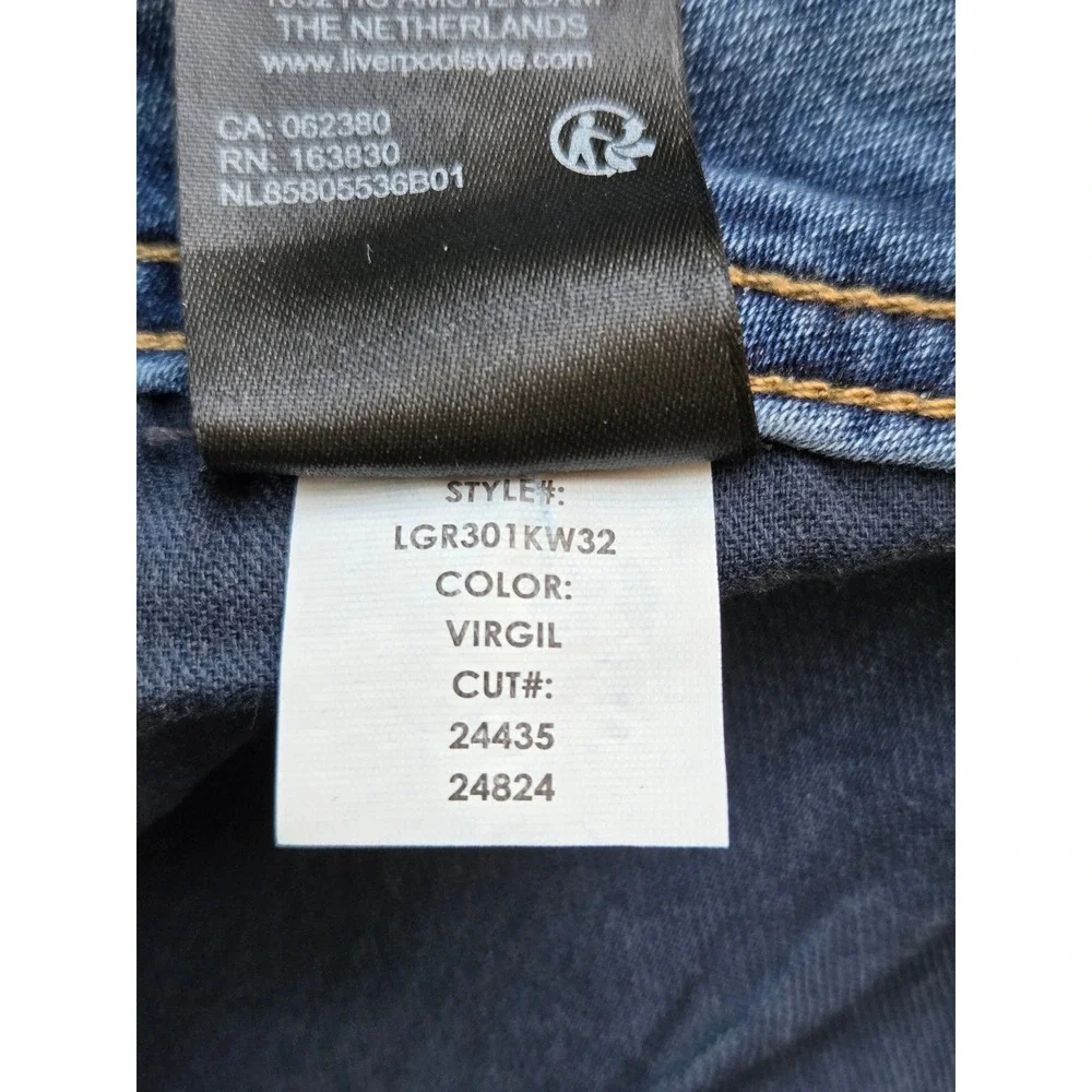 Men's Blue Washed Jeans - Classic Straight Fit